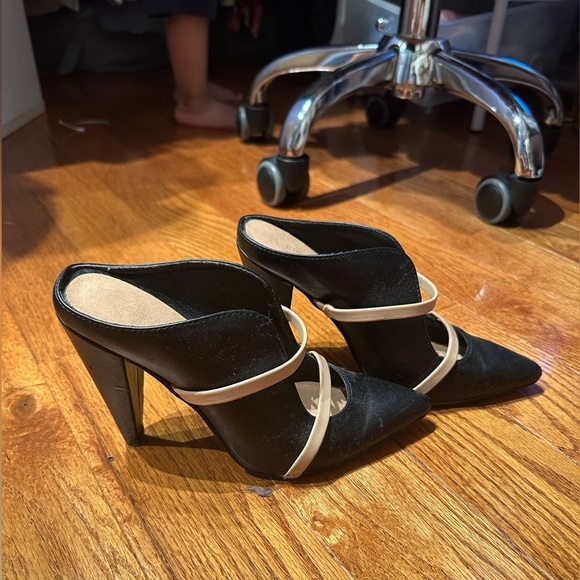 Chic Black and Beige Heeled Mules size 5.5 - Picture 4 of 6